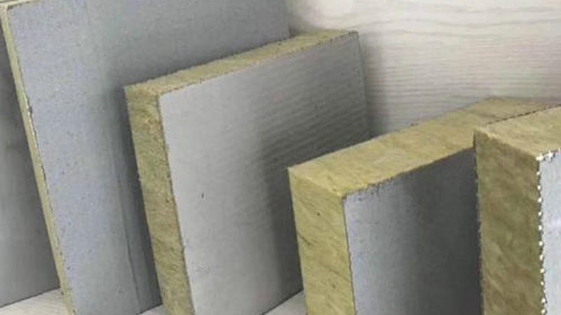 原因：防水层老化、破损或施工不规范